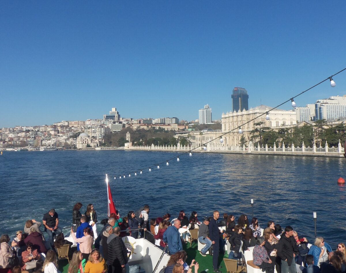 Budget-friendy Bosphorus cruise in Istanbul with more people on the boat